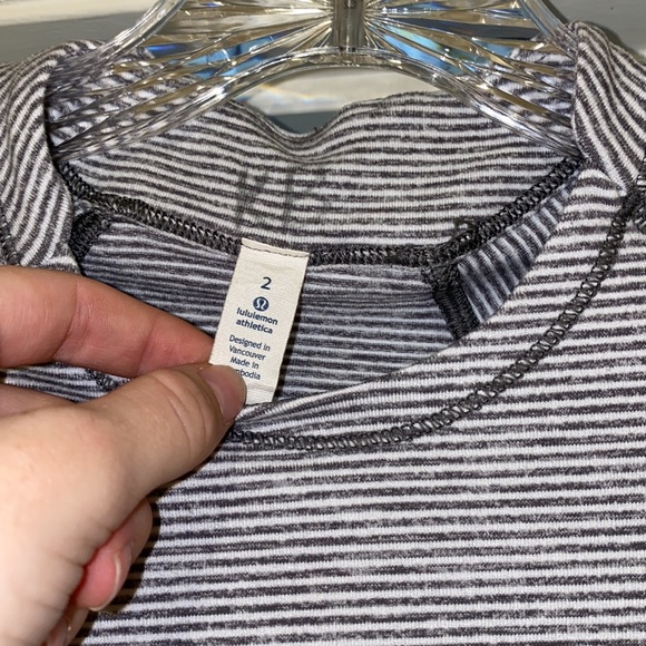 Lulu lemon sweater size 2 - Picture 4 of 7